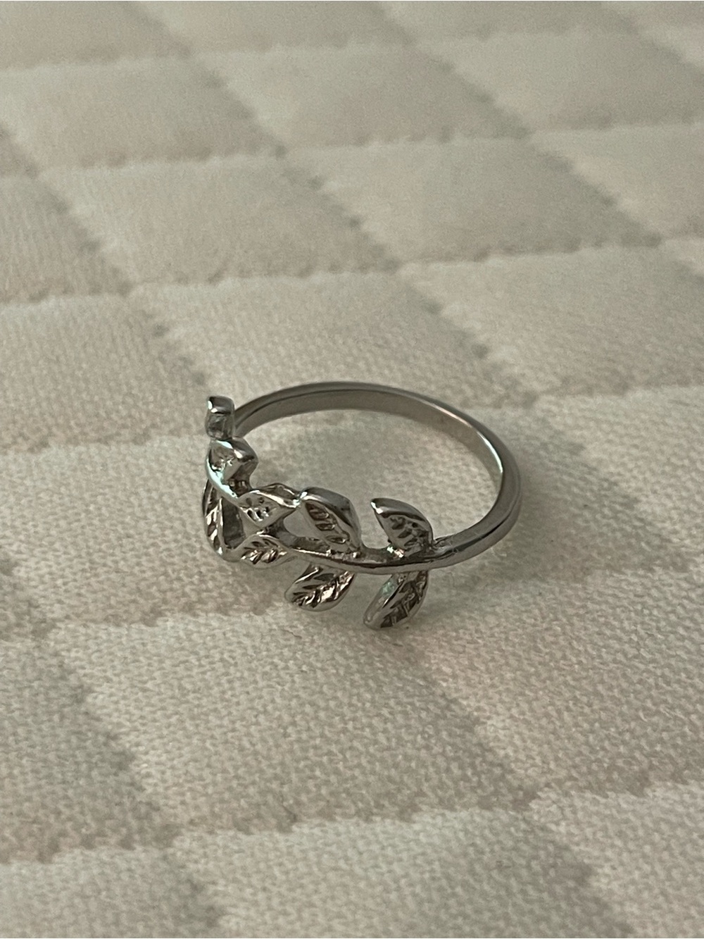 Sterling Silver Leaf Band Ring - Silver Leaf Motif - Picture 4 of 6